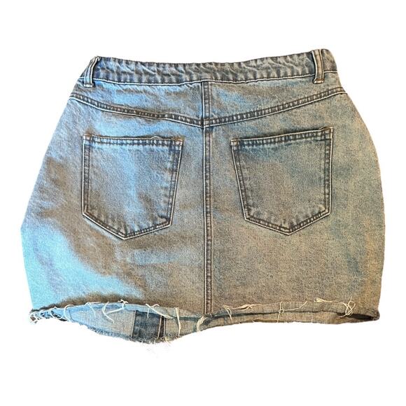 FOREVER 21 Light Denim Raw Hem Mini Skirt Women’s Size Large - Picture 2 of 3